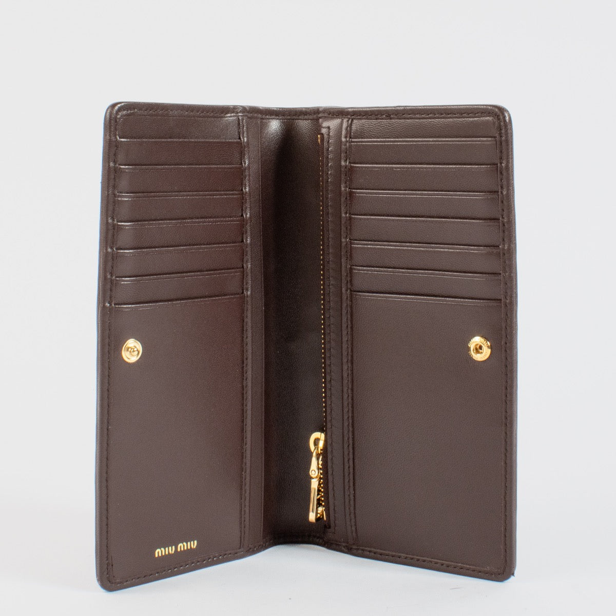 Shop safe online at Labellov in Antwerp, Brussels and Knokke this 100% authentic second hand Miu Miu Bruyère Matelasse Flap Wallet