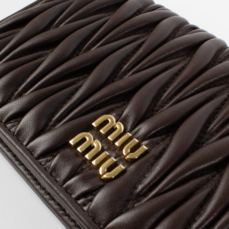 Shop safe online at Labellov in Antwerp, Brussels and Knokke this 100% authentic second hand Miu Miu Bruyère Matelasse Flap Wallet