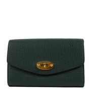 Shop safe online at Labellov in Antwerp, Brussels and Knokke this 100% authentic second hand Mulberry Green Heavy Grain Medium Darley Wallet