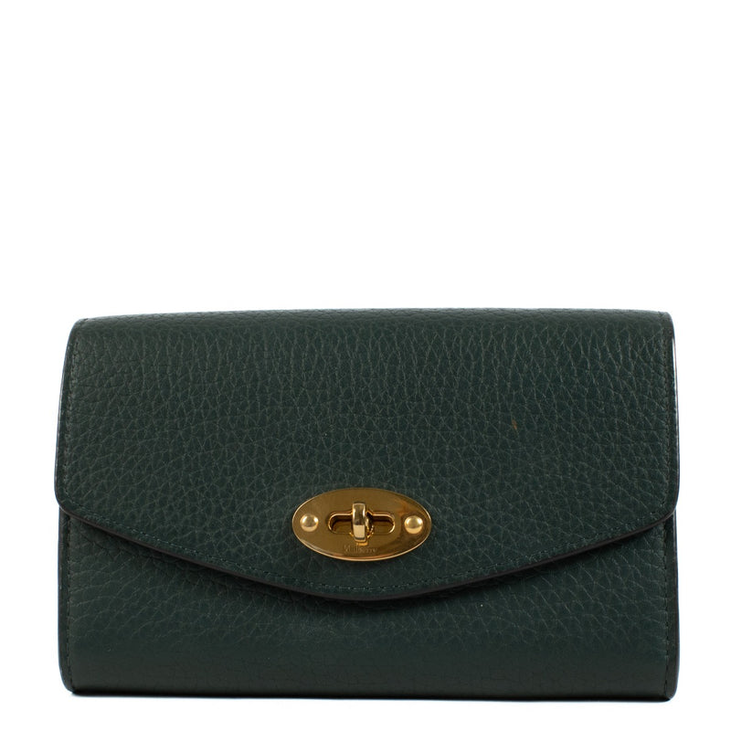Shop safe online at Labellov in Antwerp, Brussels and Knokke this 100% authentic second hand Mulberry Green Heavy Grain Medium Darley Wallet