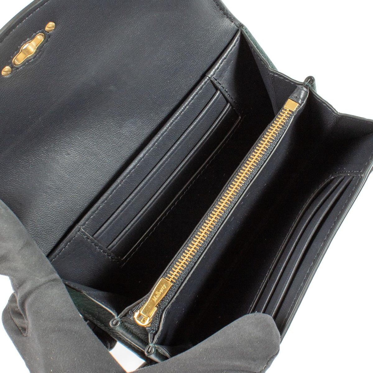 Shop safe online at Labellov in Antwerp, Brussels and Knokke this 100% authentic second hand Mulberry Green Heavy Grain Medium Darley Wallet