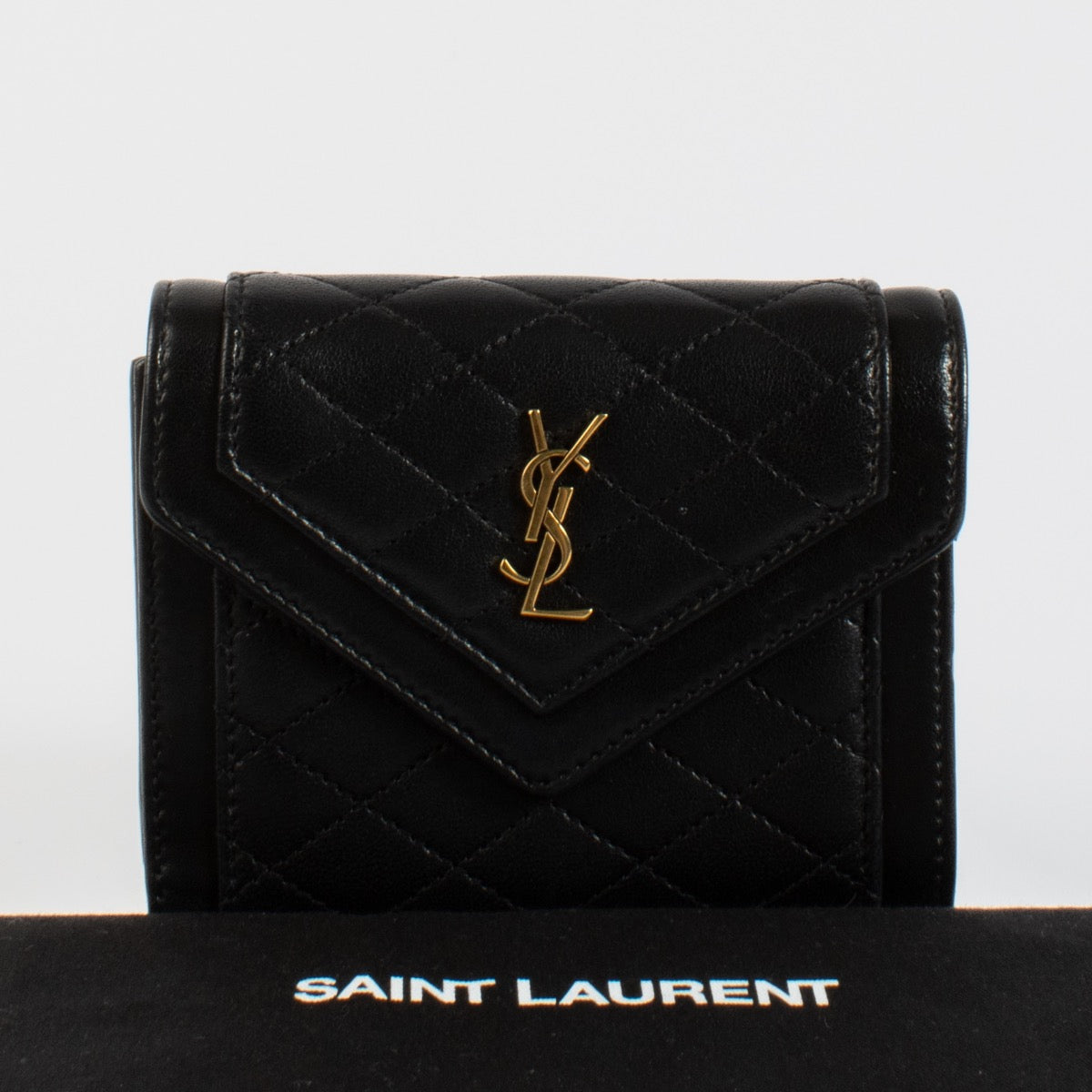 Shop safe online at Labellov in Antwerp, Brussels and knokke this 100% authentic second hand Saint Laurent Black Gabby Wallet