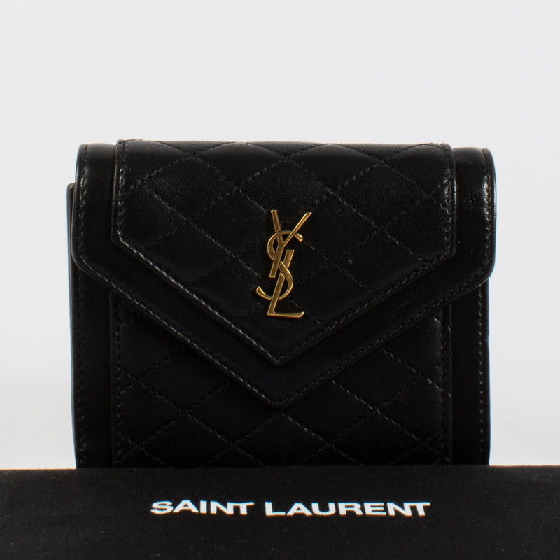 Shop safe online at Labellov in Antwerp, Brussels and knokke this 100% authentic second hand Saint Laurent Black Gabby Wallet