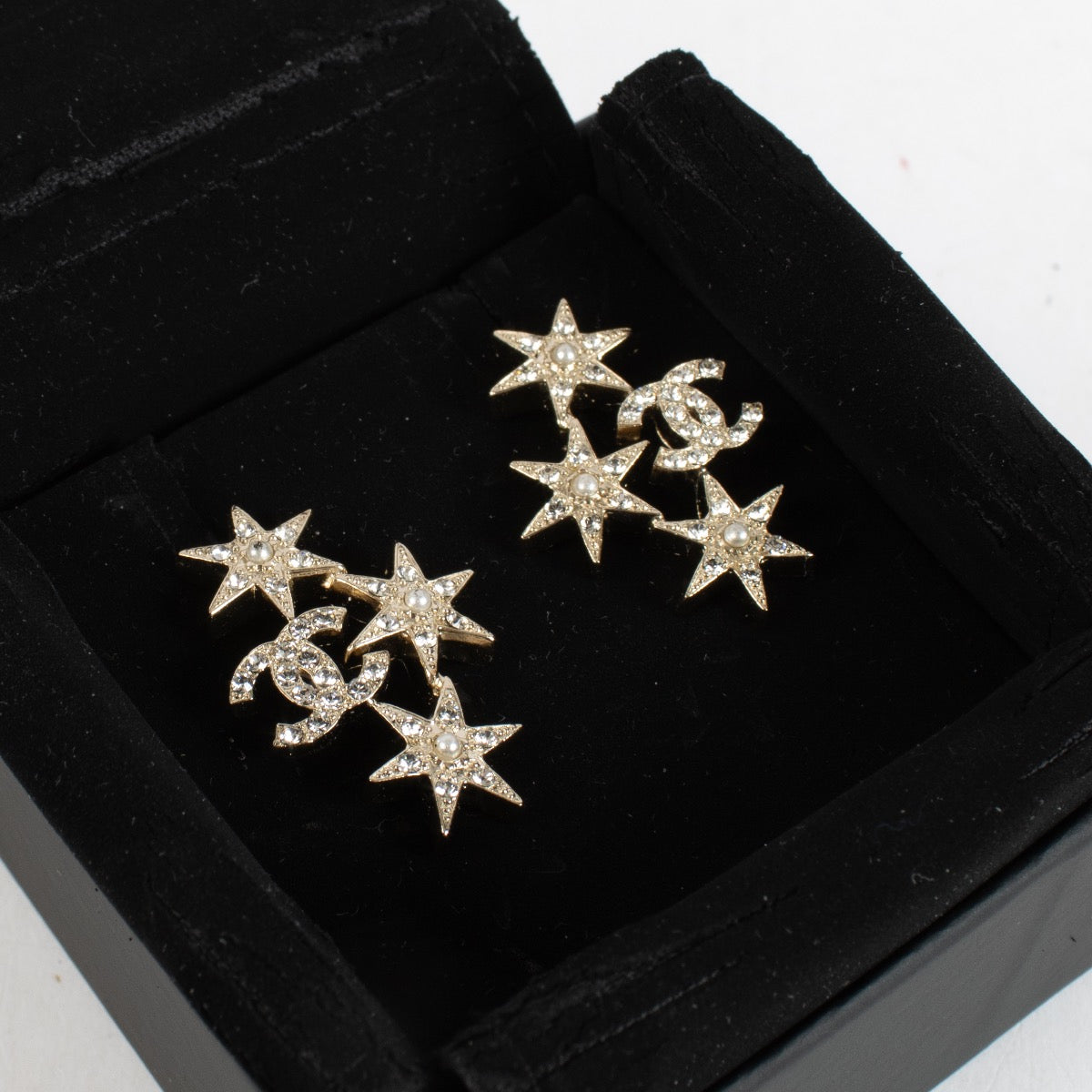 Authentic Second Hand Chanel 17V Star Crystal Earrings on Labellov.com