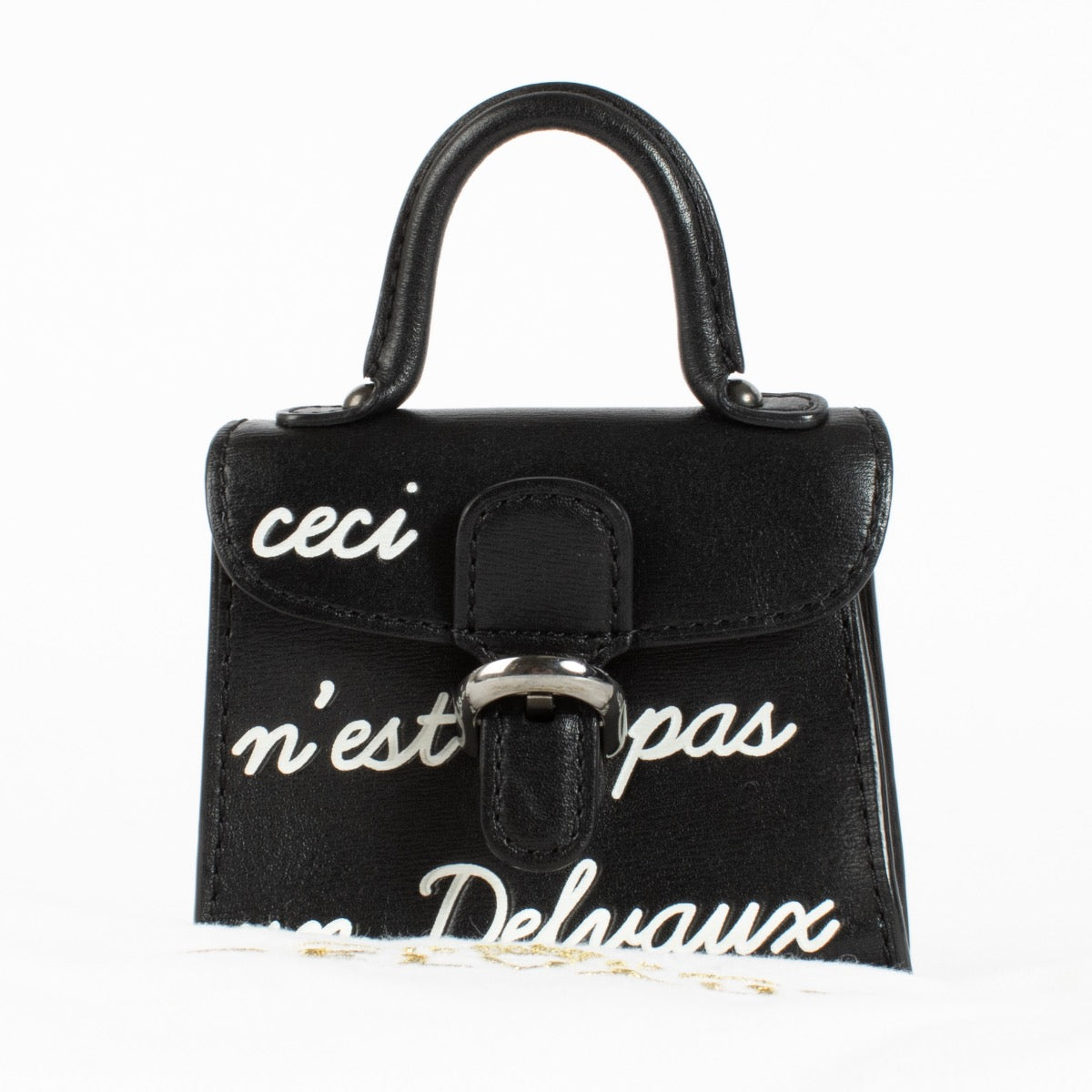 Discover the Delvaux Black Brillant L’Humour Charm in as new condition, complete with box and dust bag. Shop authentic luxury accessories at Labellov.com.