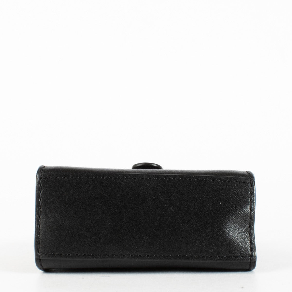 Discover the Delvaux Black Brillant L’Humour Charm in as new condition, complete with box and dust bag. Shop authentic luxury accessories at Labellov.com.