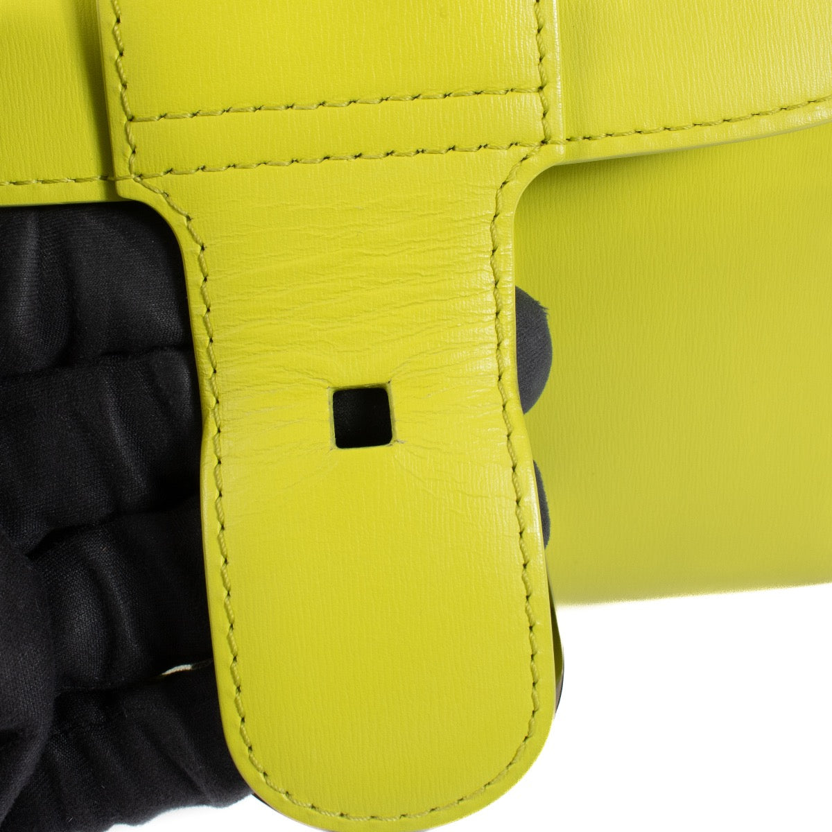 Shop safe online at Labellov in Antwerp, Brussels and Knokke this 100% authentic second hand Delvaux Lime Green Box Calf Brillant Mini. Veilig online tweedehands authentieke Delvaux Lime Green Box Calf Brillant Mini kopen bij Labellov.
