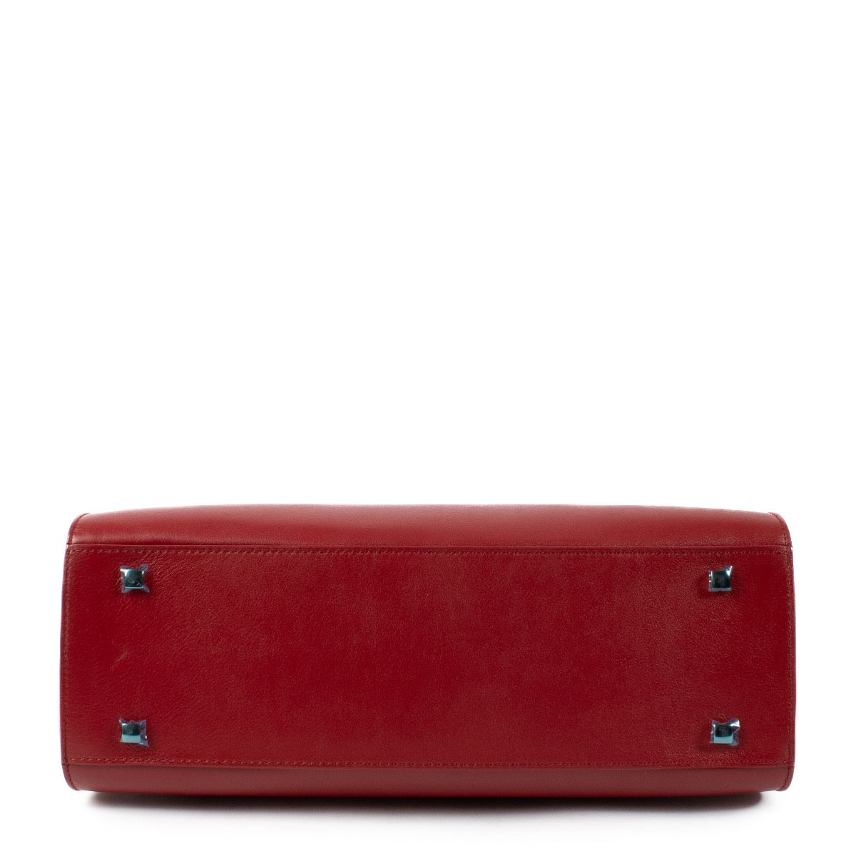 Shop safe online at Labellov in Antwerp, Brussels and Knokke this 100% authentic second hand Delvaux Rouge de Pourpre Calf Souple Tempête GM. Veilig online tweedehands authentieke Delvaux Rouge de Pourpre Calf Souple Tempête GM kopen bij Labellov.