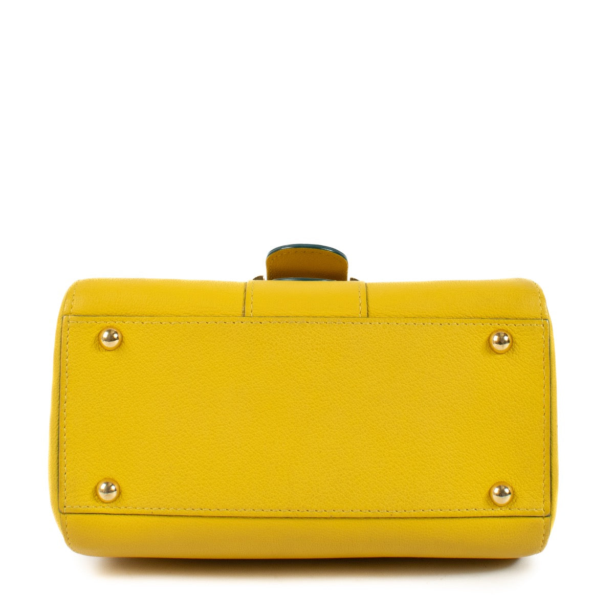 Shop safe online at Labellov in Antwerp, Brussels and Knokke this 100% authentic second hand Delvaux Safran Rodeo Calf Brillant Mini. Veilig online tweedehands authentieke Delvaux Safran Rodeo Calf Brillant Mini kopen bij Labellov.