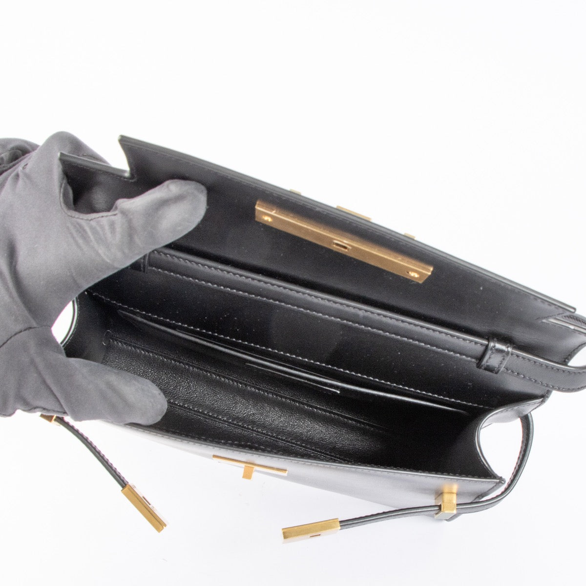Authentic pre-loved Saint Laurent Black Manhattan Shoulder Bag on Labellov.com