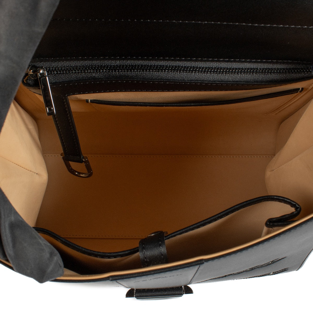 shop 100% authentic second hand Delvaux Black Brillant L'Humour MM on Labellov.com