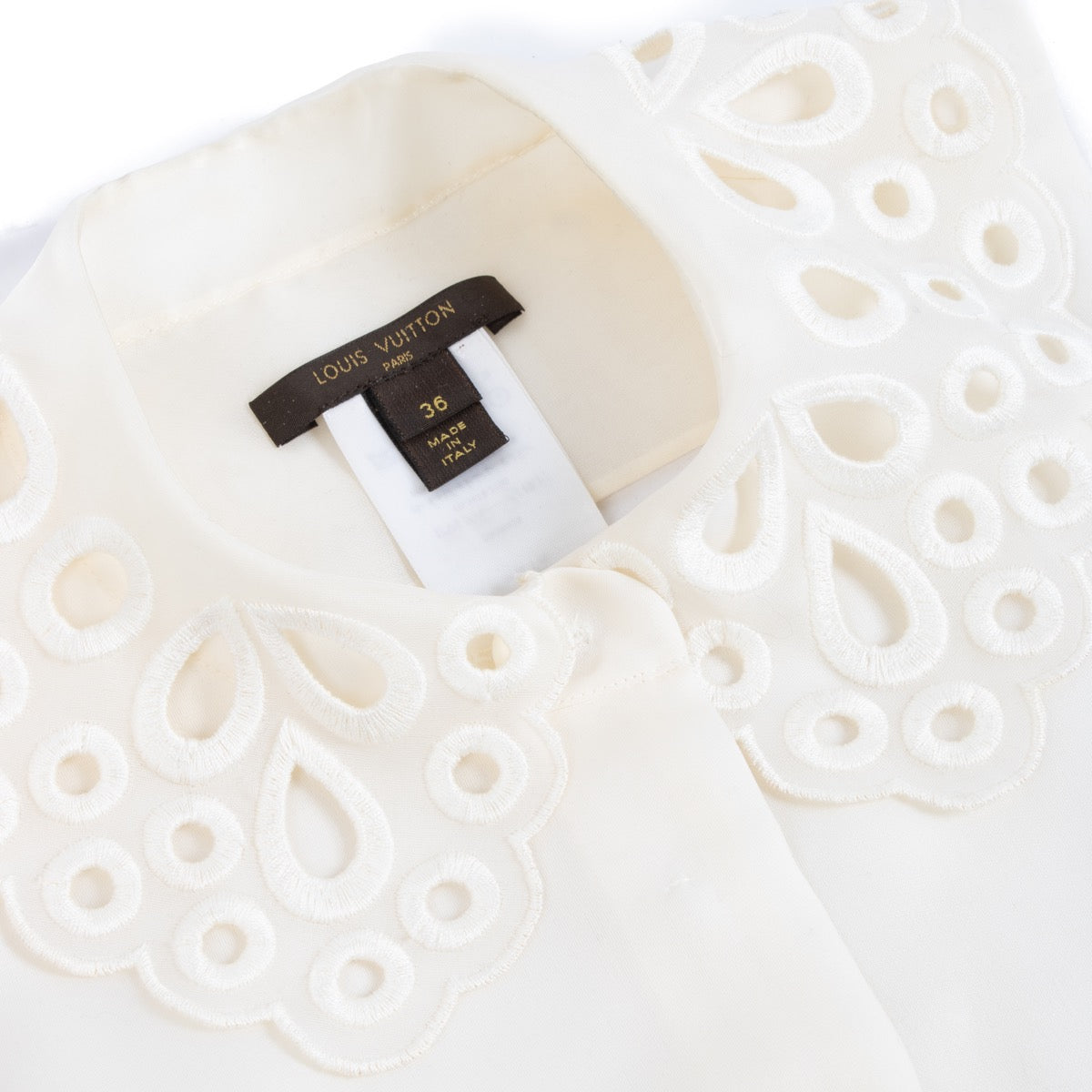 Shop 100% authentic second hand Louis Vuitton Spring/Summer 2012 Lace Collar - Size 36 on labellov.com