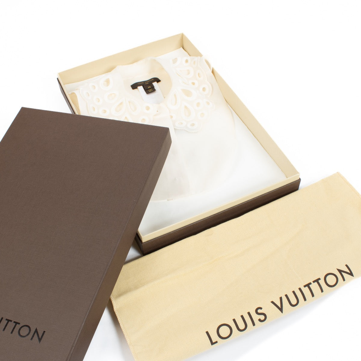 Shop 100% authentic second hand Louis Vuitton Spring/Summer 2012 Lace Collar - Size 36 on labellov.com