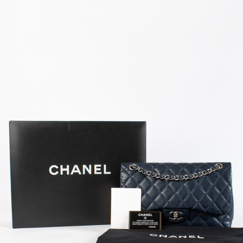 Shop safe online at Labellov in Antwerp, Brussels and Knokke this 100% authentic second hand Chanel Navy Blue Caviar Large Classic Flap Bag. Veilig online tweedehands authentieke Chanel Navy Blue Caviar Large Classic Flap Bag kopen bij Labellov