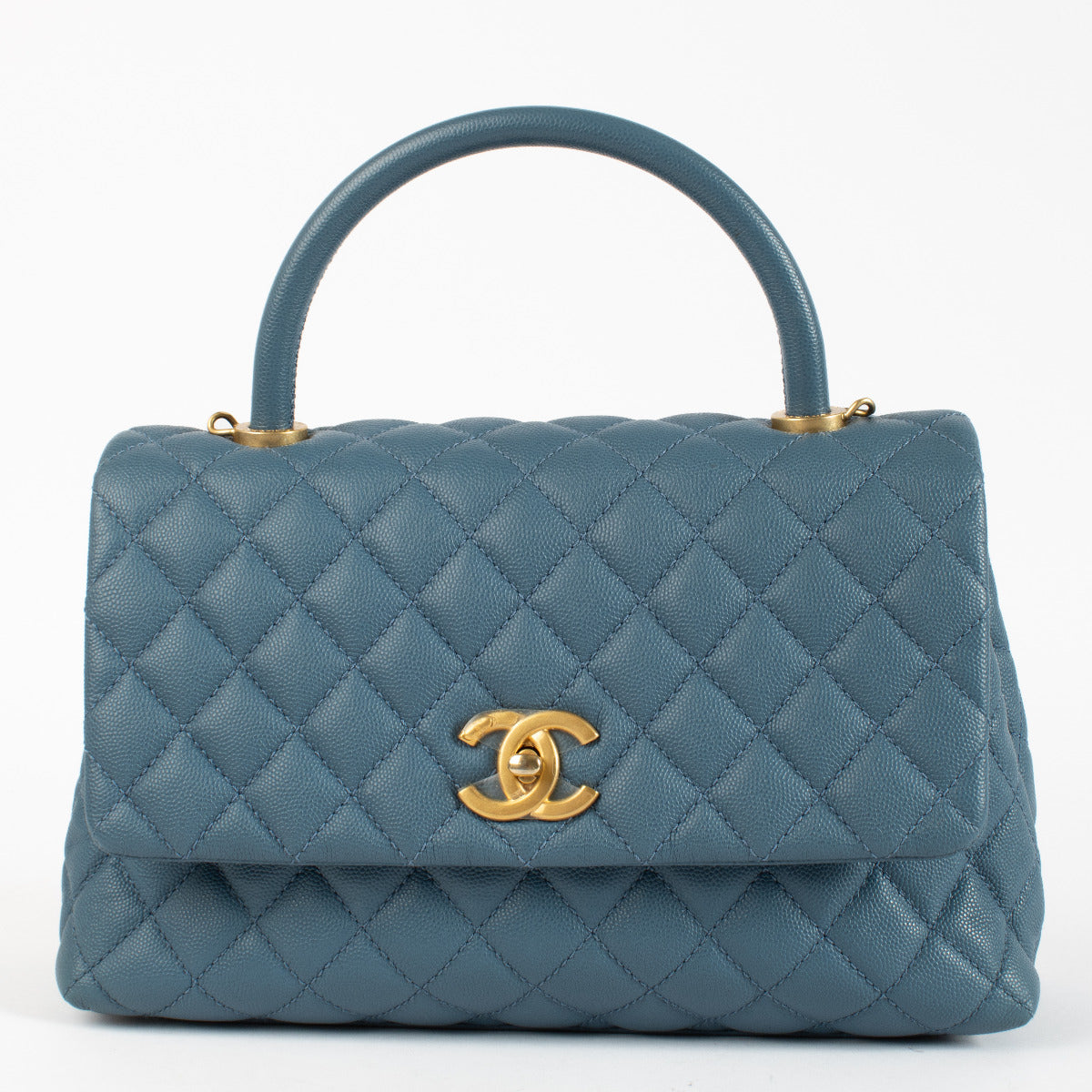 Chanel Denim Blue Large Coco Handle Bag aan de beste prijs bij Labellov tweedehands luxe in Antwerpen en Knokke