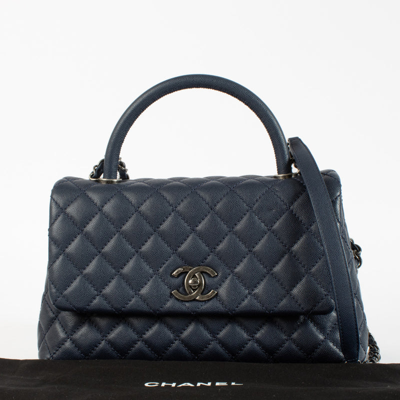 Chanel Navy Large Coco Handle Bag aan de beste prijs bij Labellov tweedehands luxe