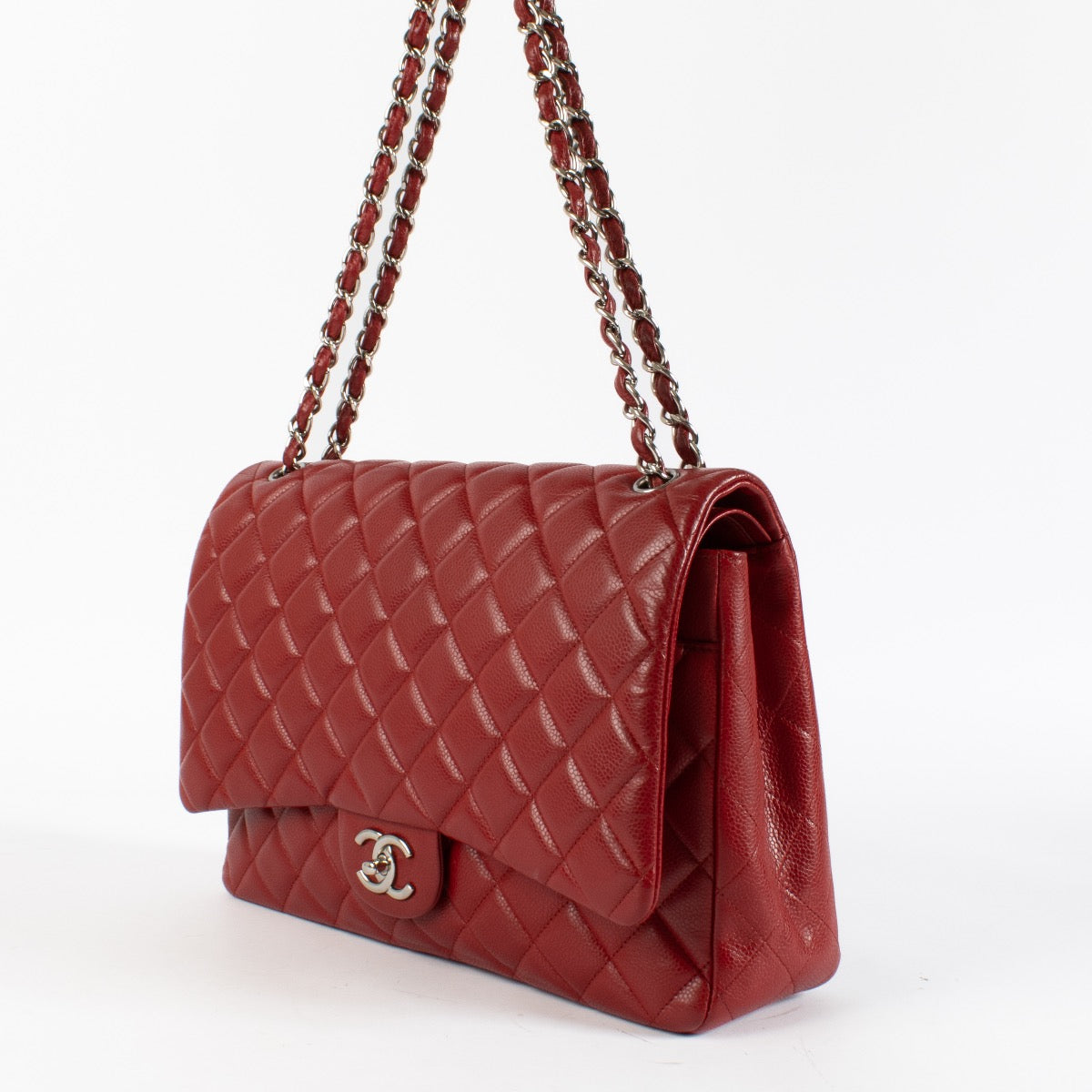 Shop safe online at Labellov in Antwerp, Brussels and Knokke this 100% authentic second hand Chanel Red Caviar Maxi Classic Flap Bag. Veilig online tweedehands authentieke Chanel Red Caviar Maxi Classic Flap Bag kopen bij Labellov.