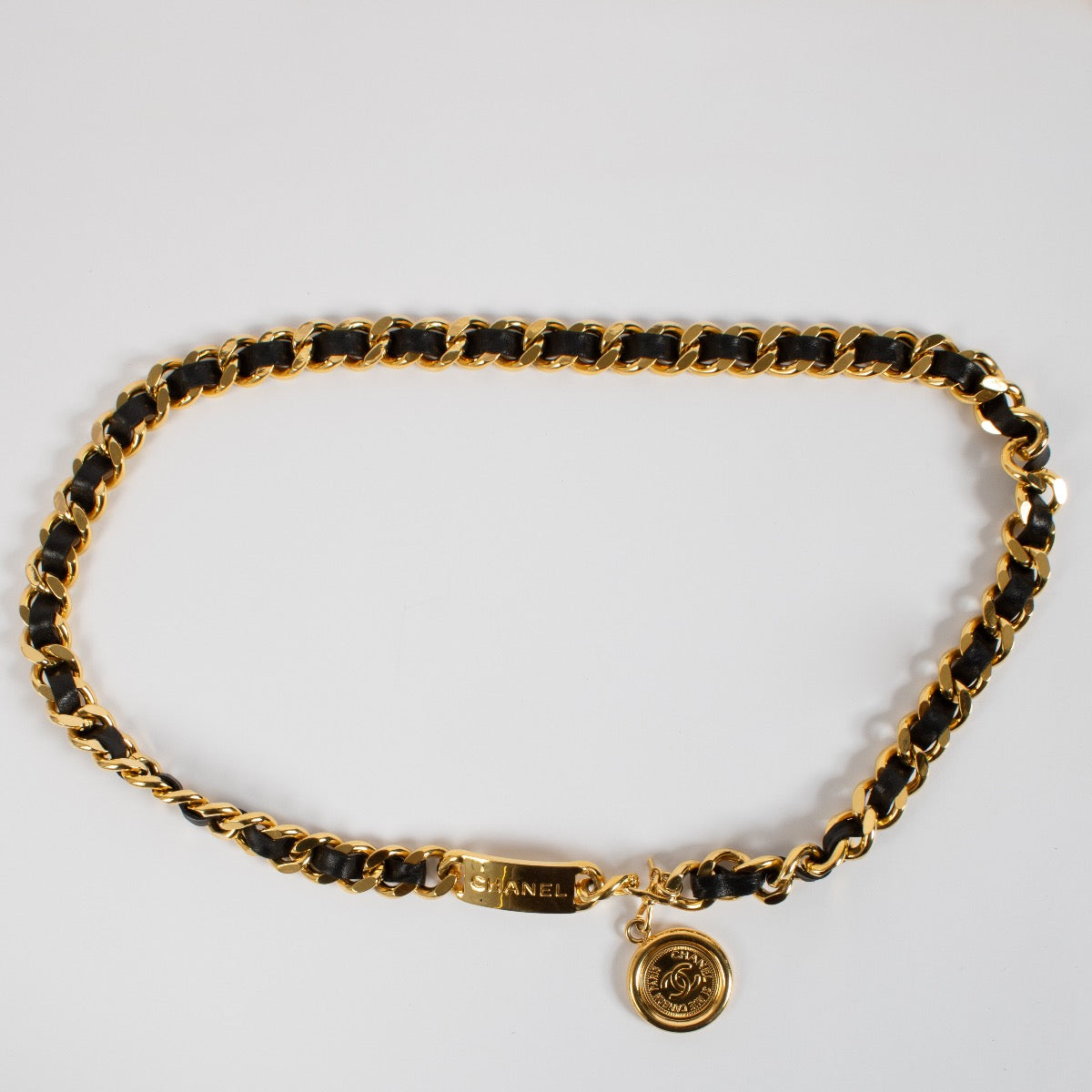 Authentic second hand Chanel Gold Chain Meddaillon Belt on Labellov.com