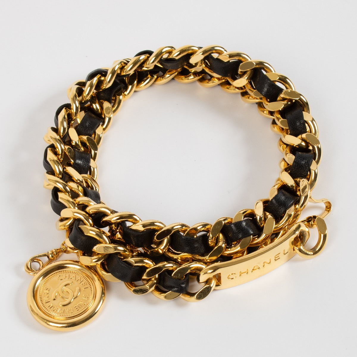 Authentic second hand Chanel Gold Chain Meddaillon Belt on Labellov.com
