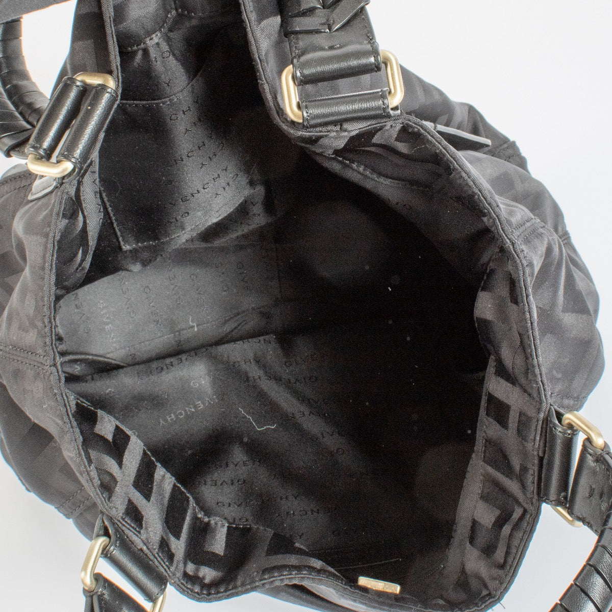 Shop 100% authentic secondhand Givenchy Black Nylon Bag on Labellov.com