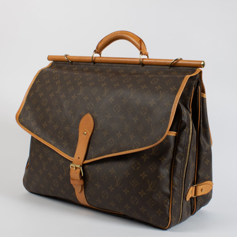 Authentic second hand Louis Vuitton Monogram Hunting Bag on Labellov.com
