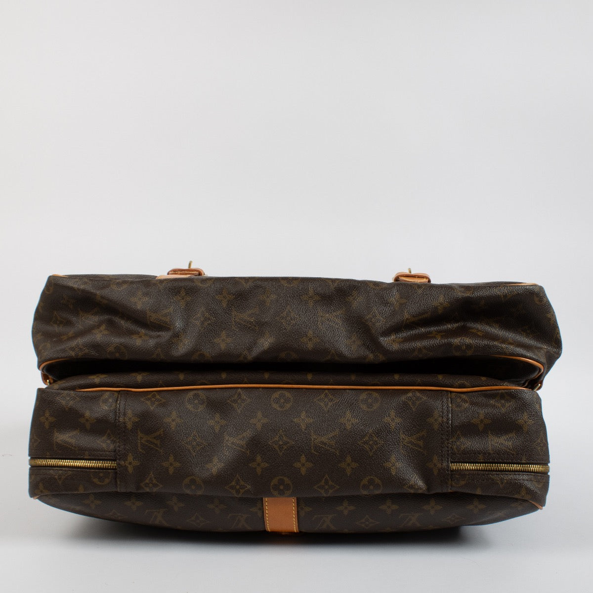 Authentic second hand Louis Vuitton Monogram Hunting Bag on Labellov.com