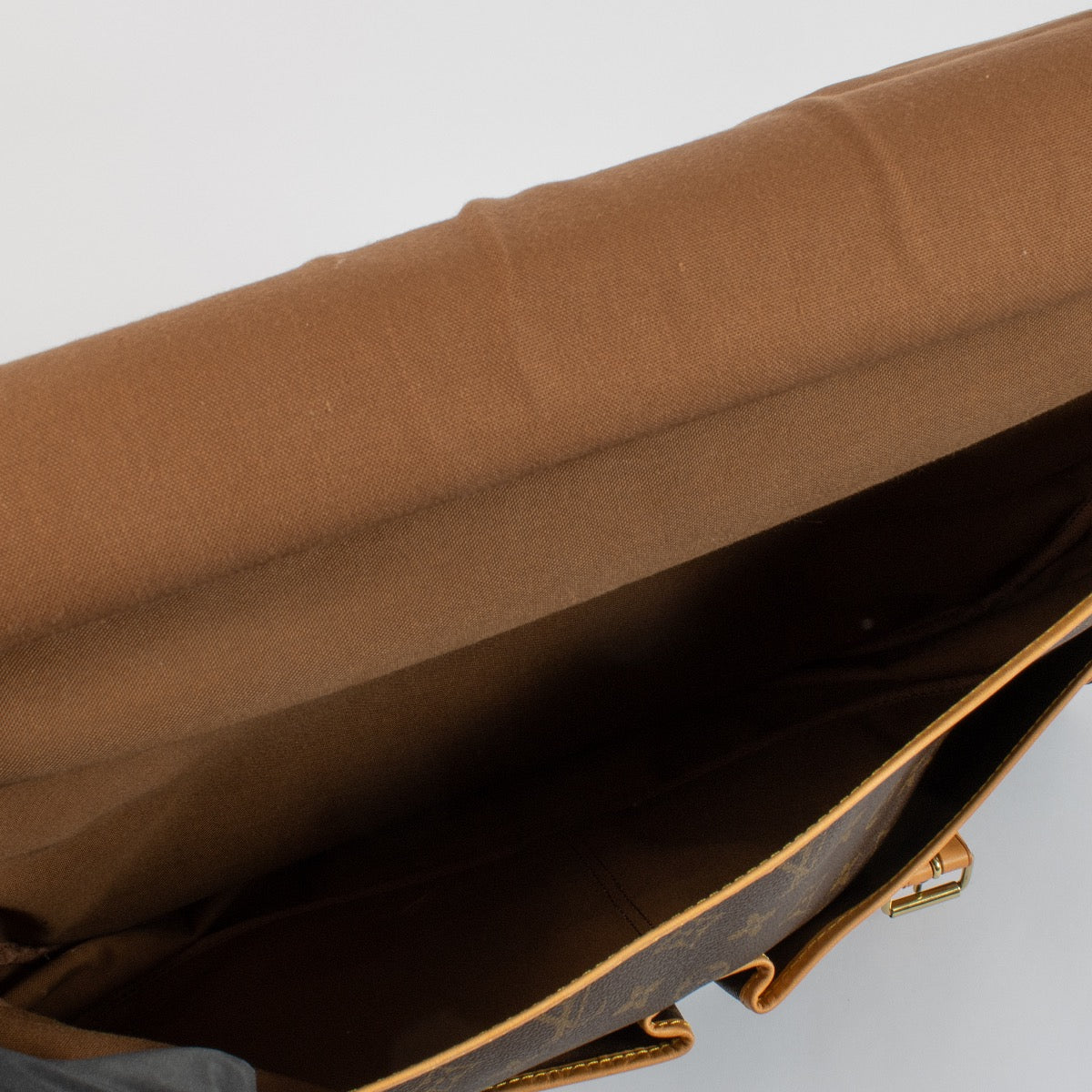 Authentic second hand Louis Vuitton Monogram Hunting Bag on Labellov.com