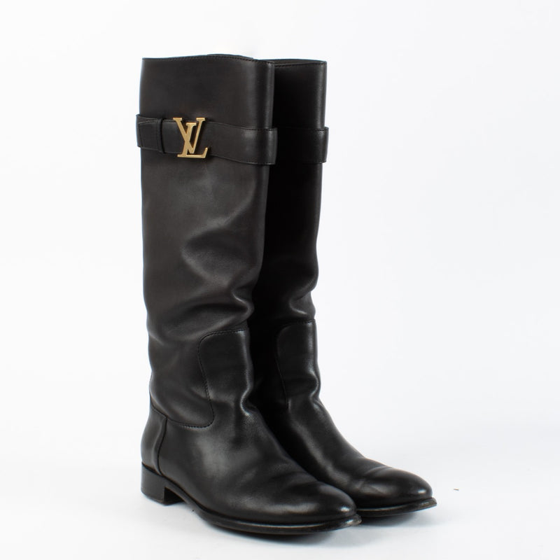 Shop Louis Vuitton black leather knee boots size 39 with gold LV logo buckle. Timeless, elegant design in supple leather available now at Labellov.com.