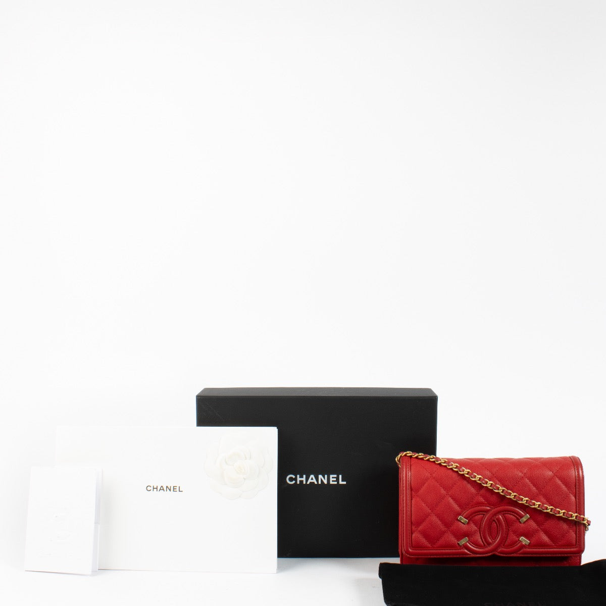 Authentic second hand Chanel Red CC Filigree Wallet On Chain on Labellov.com