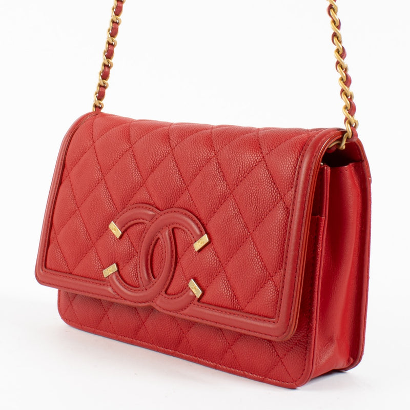 Authentic second hand Chanel Red CC Filigree Wallet On Chain on Labellov.com
