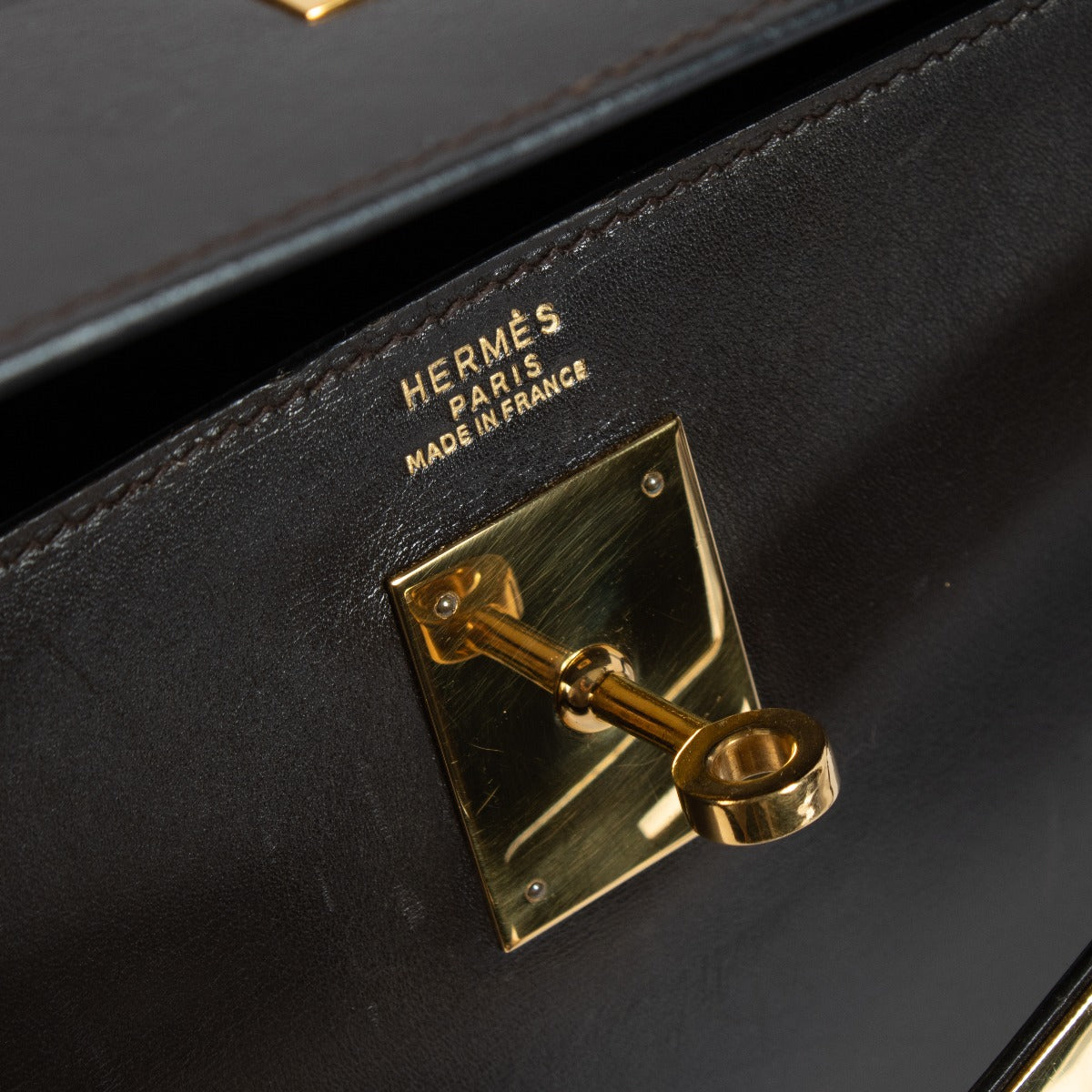 Shop authentic second hand vintage Hermès Kelly 32 Marron Box on www.labellov.com