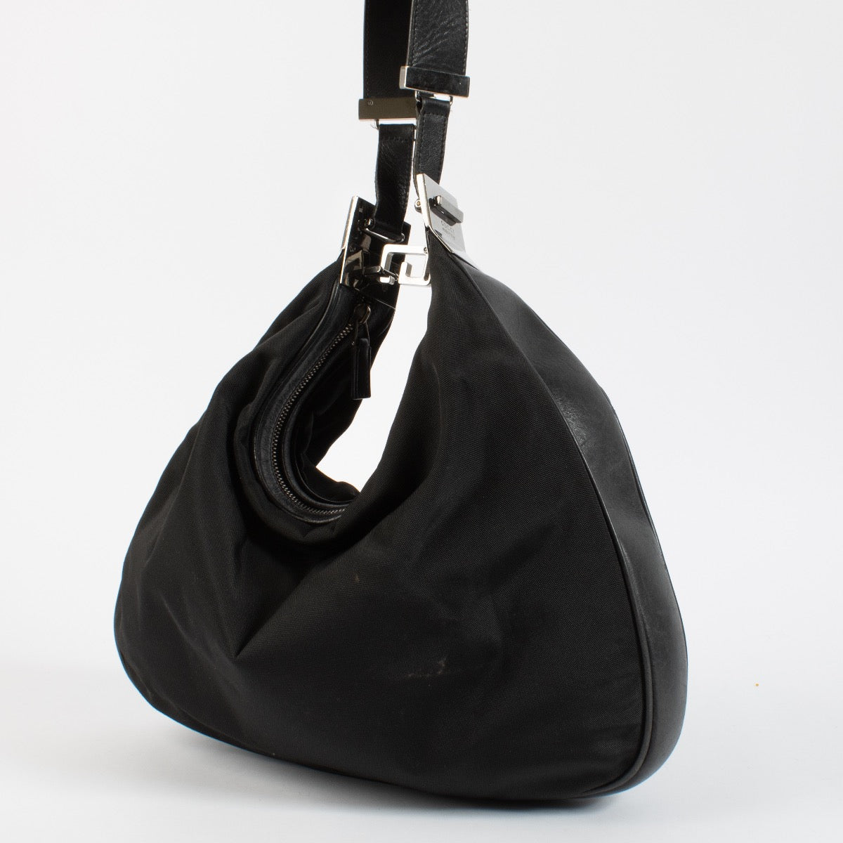Shop 100% authentic second hand Gucci Black Nylon Crossbody on Labellov.com