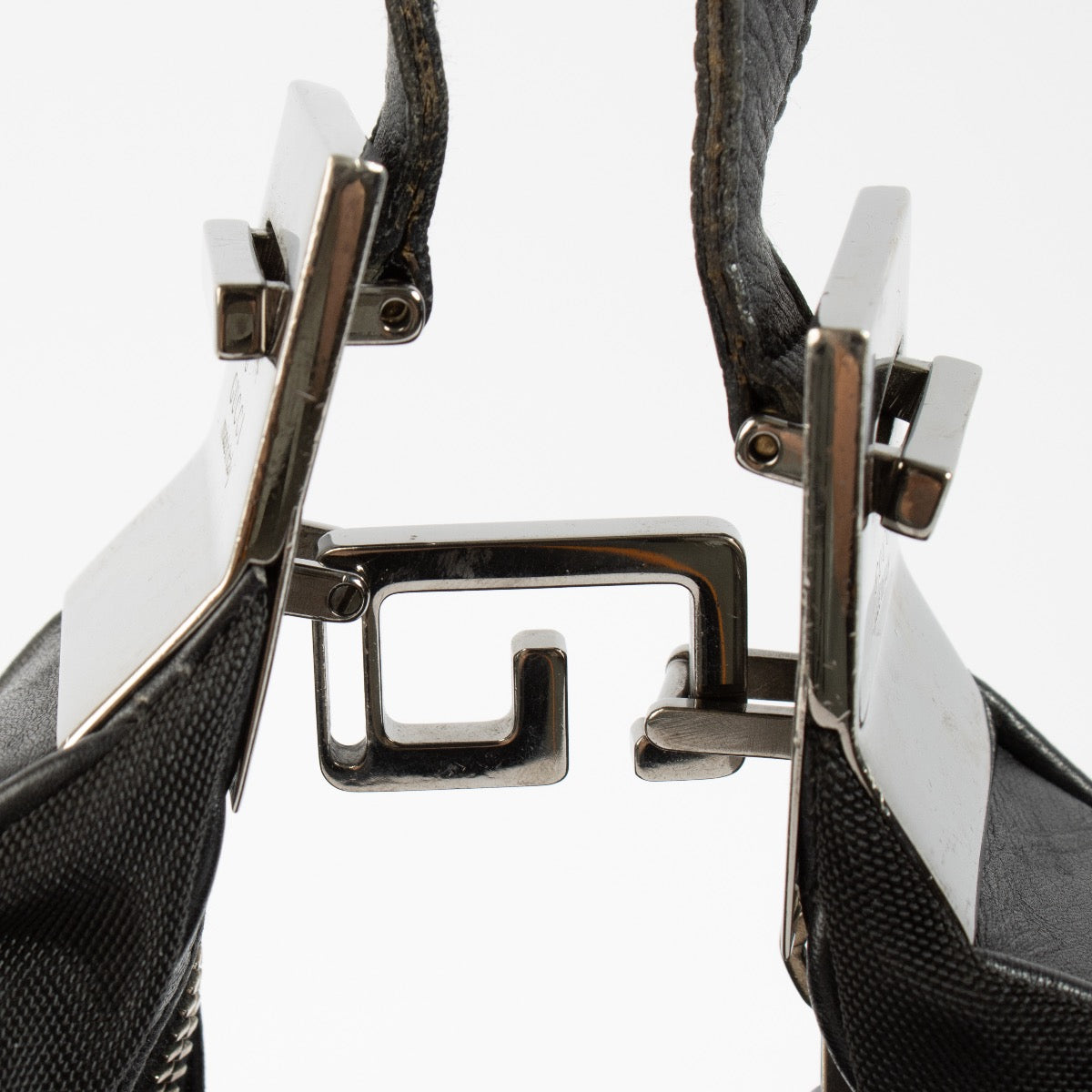 Shop 100% authentic second hand Gucci Black Nylon Crossbody on Labellov.com