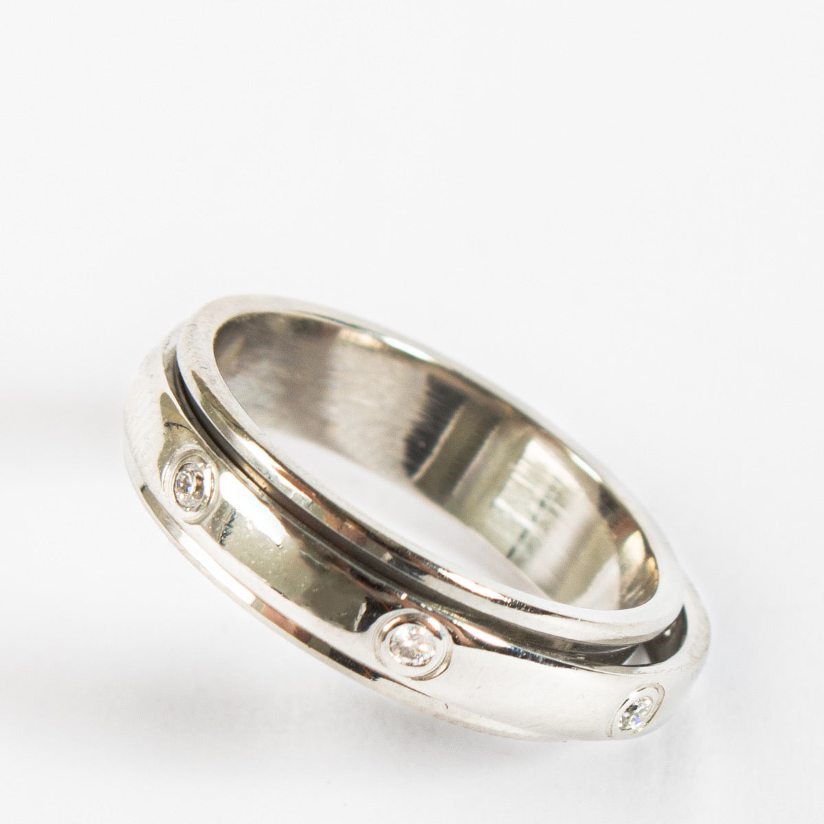Authentic second hand Piaget Possession Platinum Diamond Ring - Size 52 on Labellov.com
