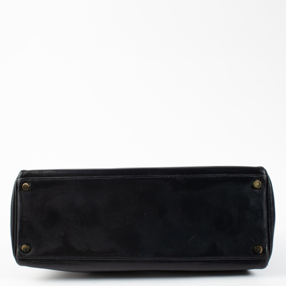 Shop safe online at Labellov in Antwerp, Brussels and KNokke this 100% authentic second hand Hermès Blue Vintage Box Calf Kelly 32. Veilig online authentieke tweedehands Hermès blauwe Vintage Box Calf Kelly 32 kopen bij labellov.