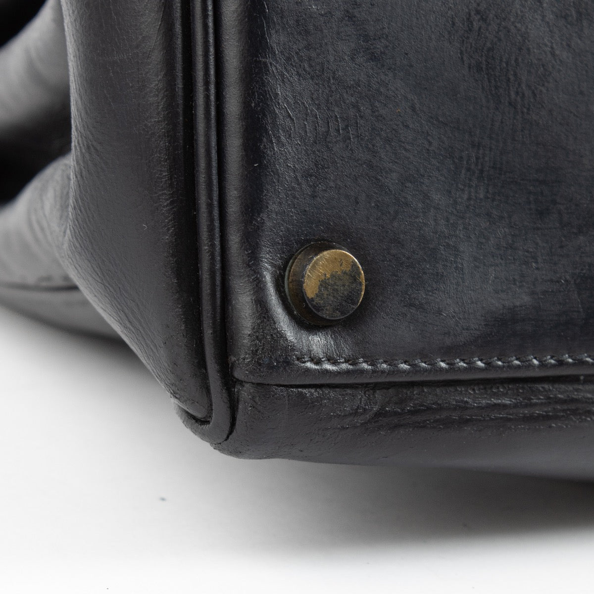 Shop safe online at Labellov in Antwerp, Brussels and KNokke this 100% authentic second hand Hermès Blue Vintage Box Calf Kelly 32. Veilig online authentieke tweedehands Hermès blauwe Vintage Box Calf Kelly 32 kopen bij labellov.