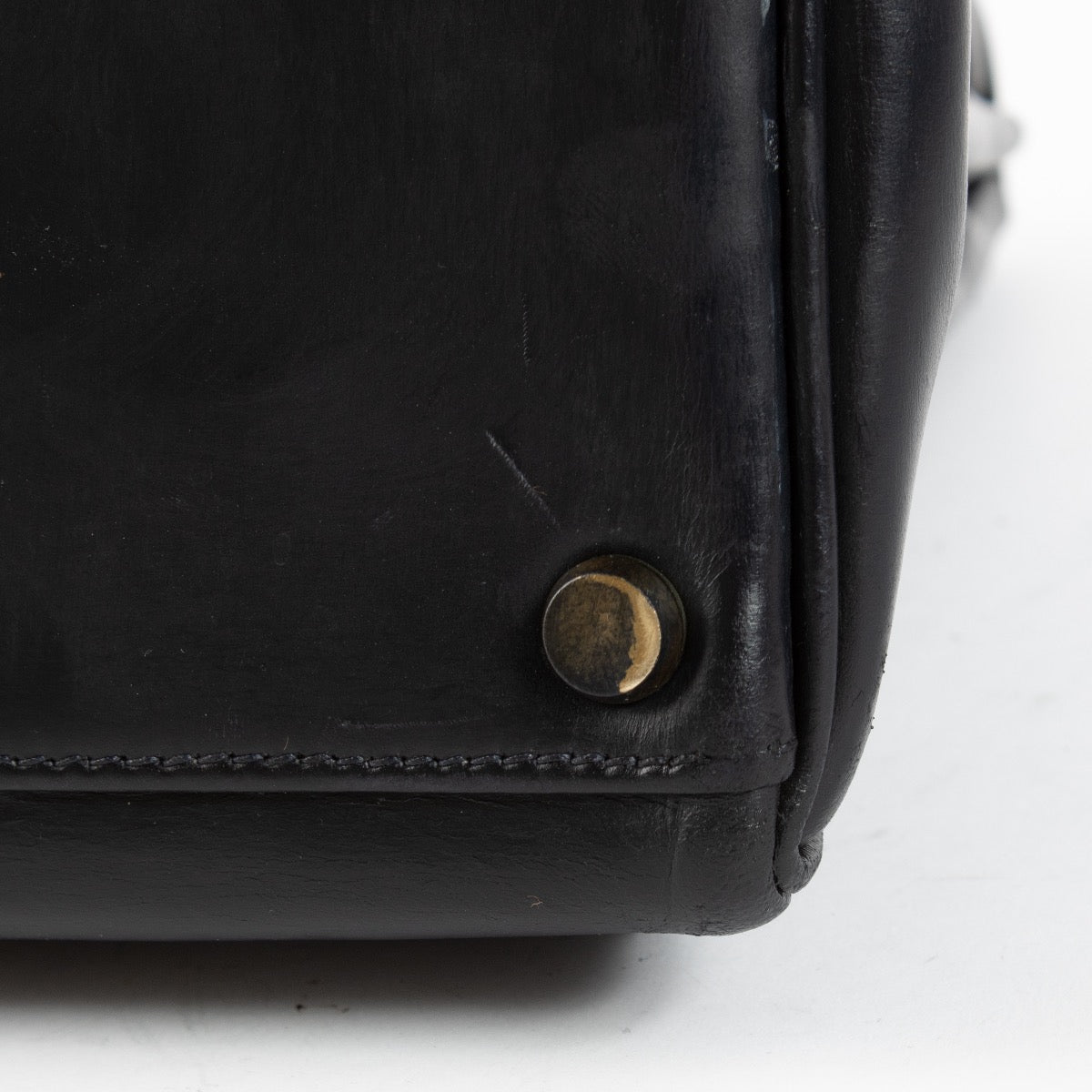 Shop safe online at Labellov in Antwerp, Brussels and KNokke this 100% authentic second hand Hermès Blue Vintage Box Calf Kelly 32. Veilig online authentieke tweedehands Hermès blauwe Vintage Box Calf Kelly 32 kopen bij labellov.