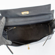 Shop safe online at Labellov in Antwerp, Brussels and KNokke this 100% authentic second hand Hermès Blue Vintage Box Calf Kelly 32. Veilig online authentieke tweedehands Hermès blauwe Vintage Box Calf Kelly 32 kopen bij labellov.
