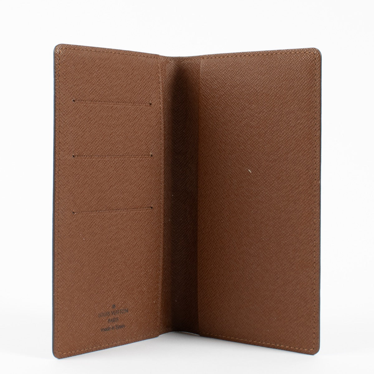 Authentic second hand Louis Vuitton Monogram Passport Holder on Labellov.com