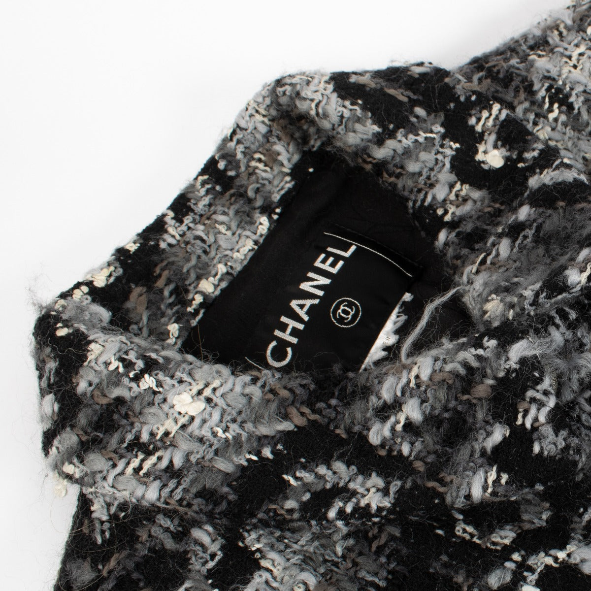 Chanel 05A Grey Tweed Jacket/Skirt/Hat Set - Size FR40