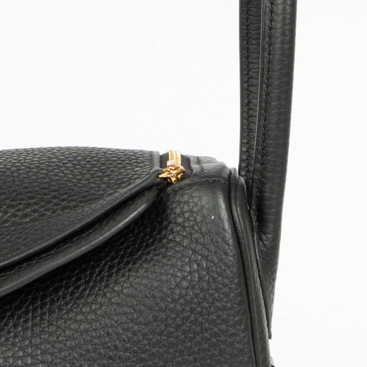 Shop this 100% authentic Hermès Lindy 26 Black Clemence GHW Top Handle Bag at Labellov.com