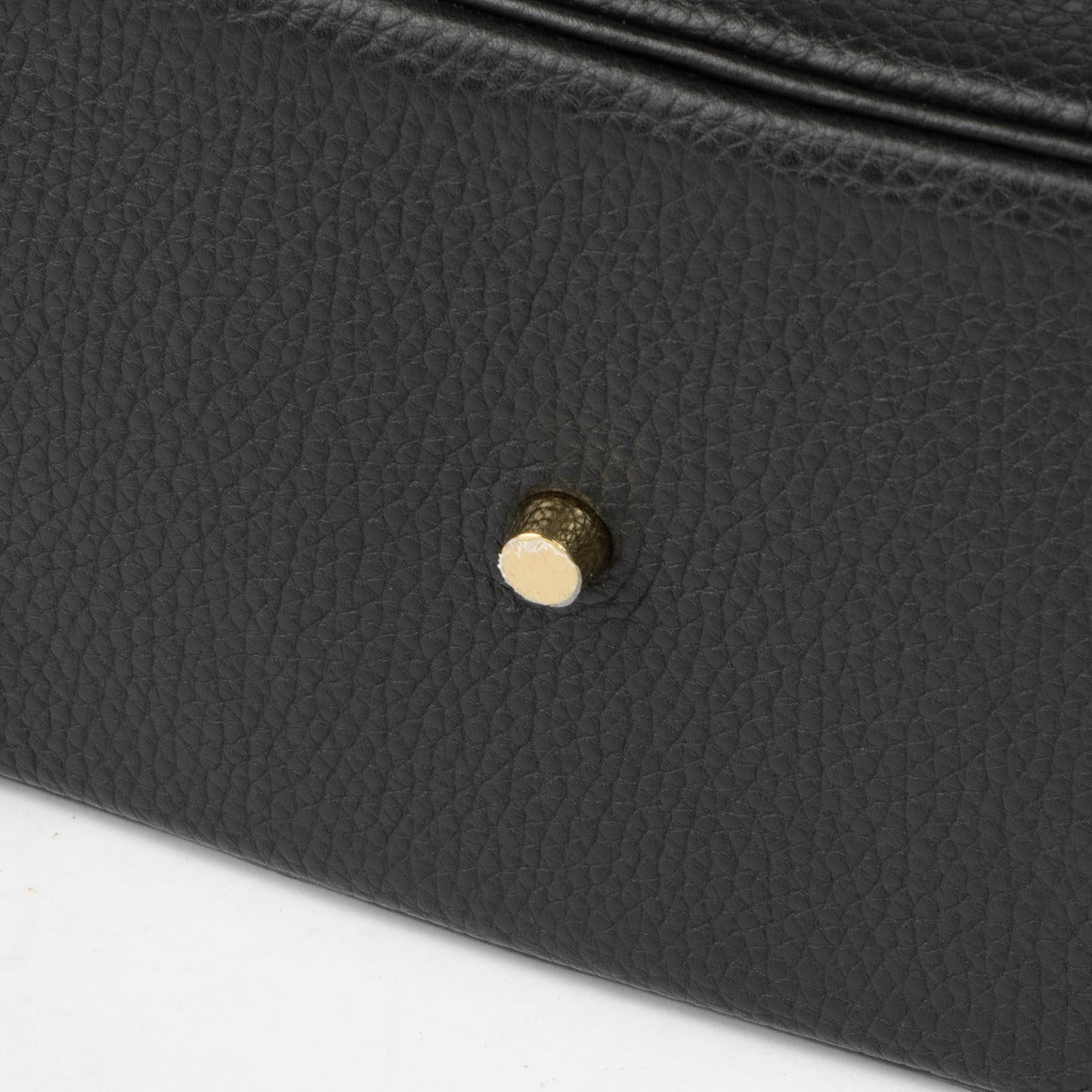 Shop this 100% authentic Hermès Lindy 26 Black Clemence GHW Top Handle Bag at Labellov.com