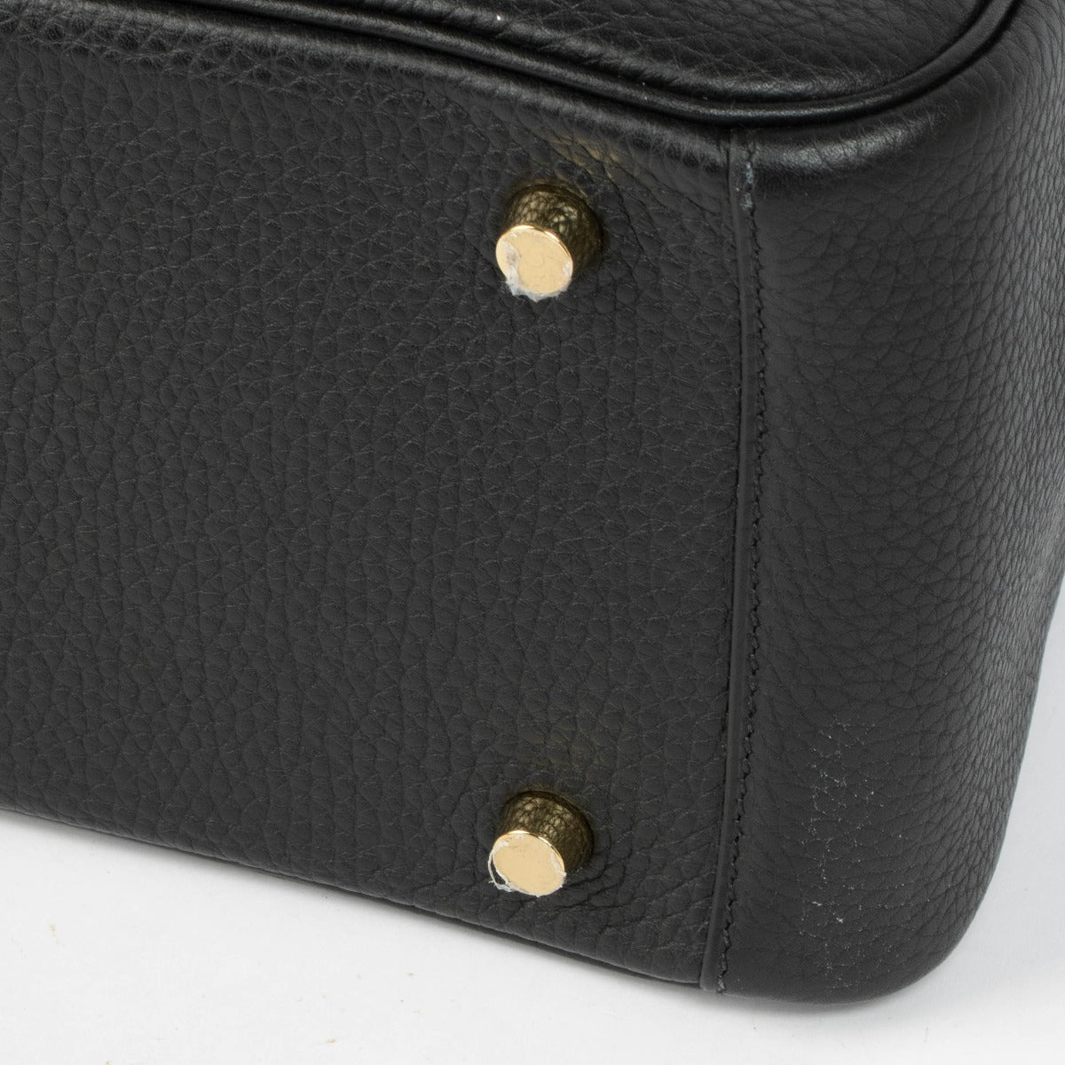Shop this 100% authentic Hermès Lindy 26 Black Clemence GHW Top Handle Bag at Labellov.com