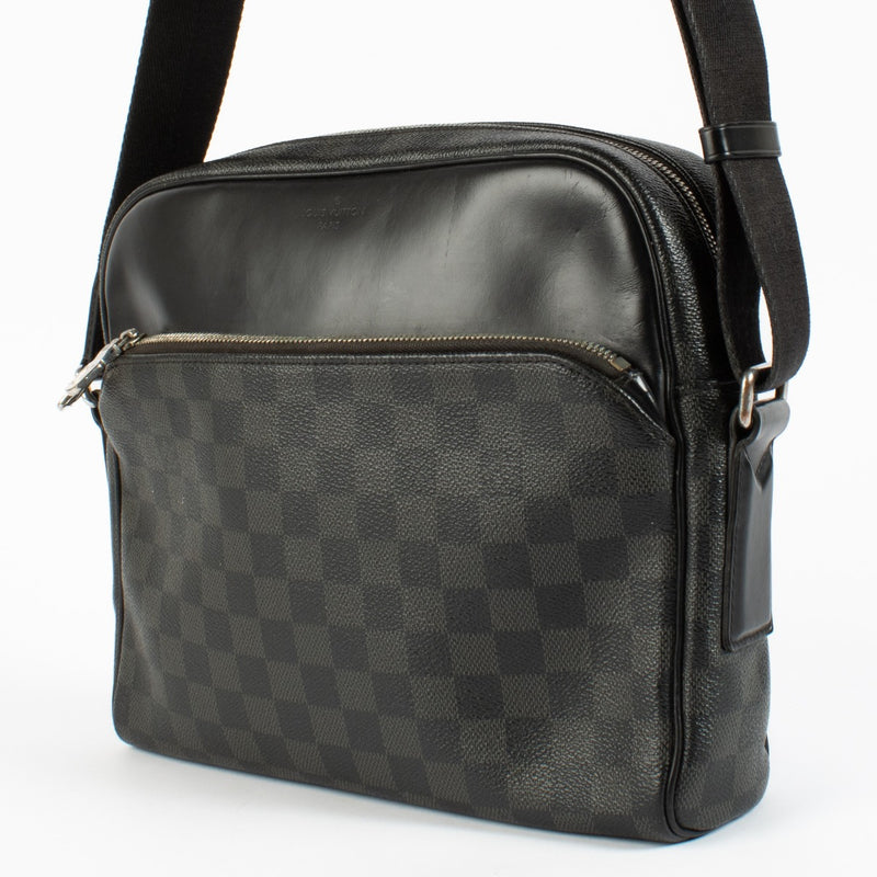 Louis Vuitton Damier Graphite Daytona Reporter MM Bag