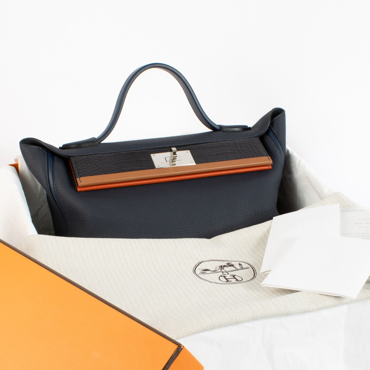 Authentic second hand Hermès 24/24 35 Patchwork on www.labellov.com Hermès 24/24 35 Patchwork Bleu Nuit/Navy/Marine/Gold/Terre Battue Togo/Swift/Alligator Palladium Hardware