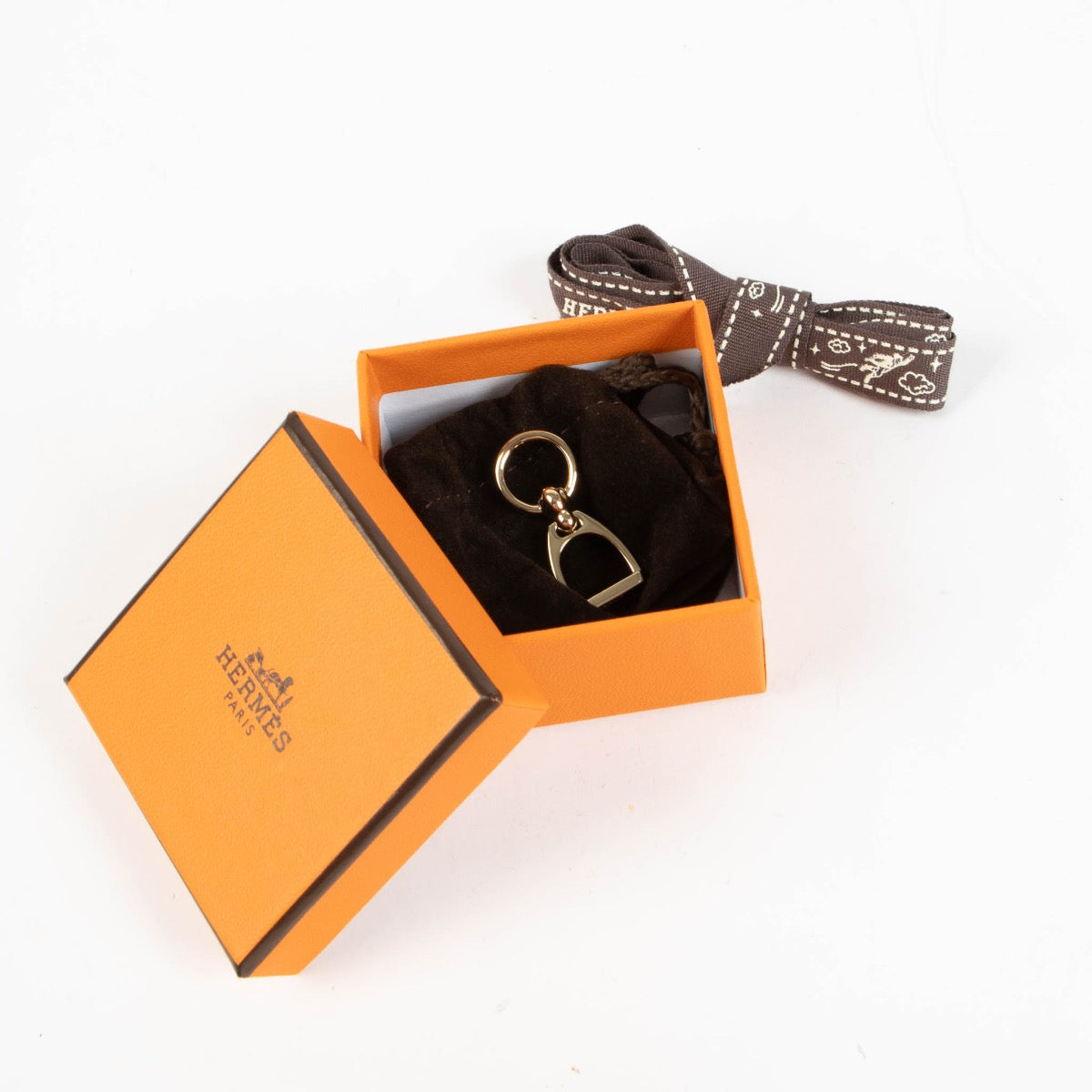 Authentic pre-loved Hermès Gold-Plated Necklace Pendant on Labellov.com