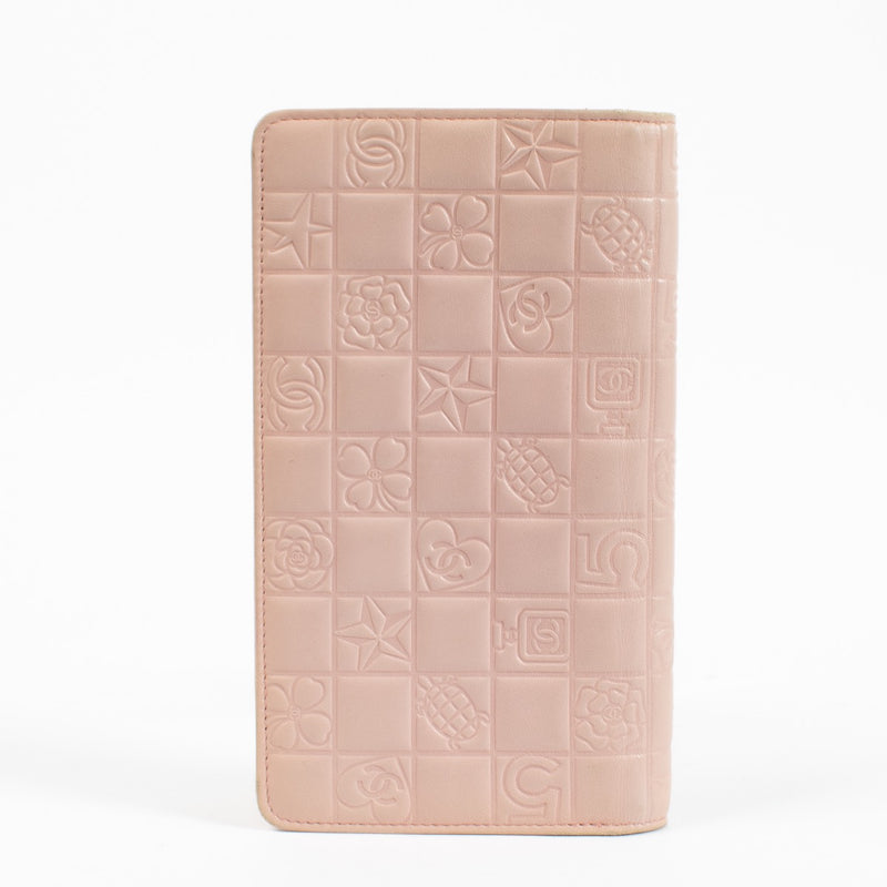 Shop safe online at Labellov in Antwerp, Brussels and Knokke this 100% authentic second hand Chanel Pink Precious Symbols Long Wallet