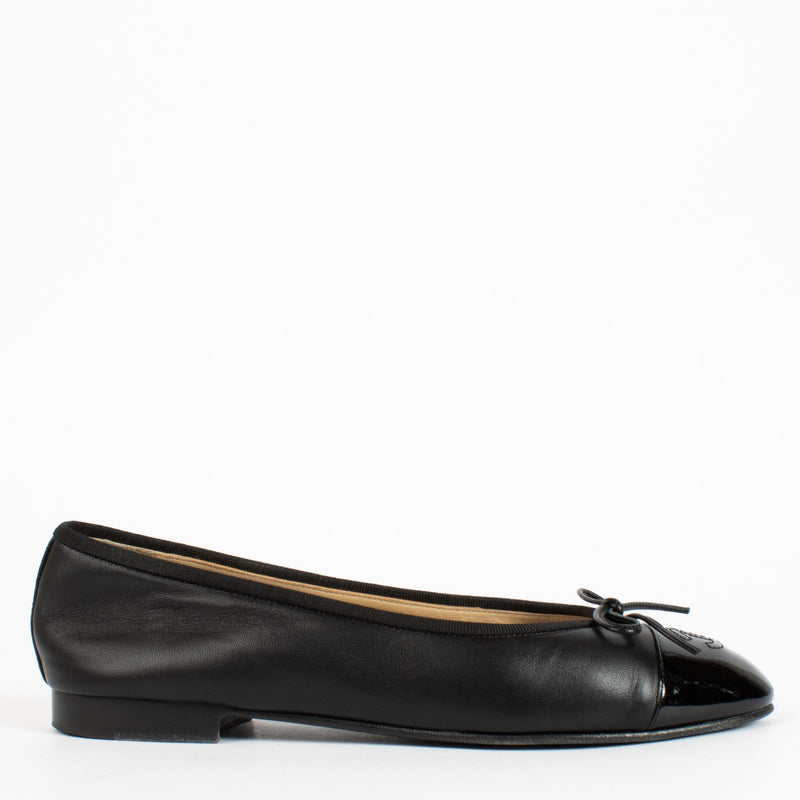 shop 100% authentic second hand Chanel Black Ballerina - Size 39 on Labellov.com
