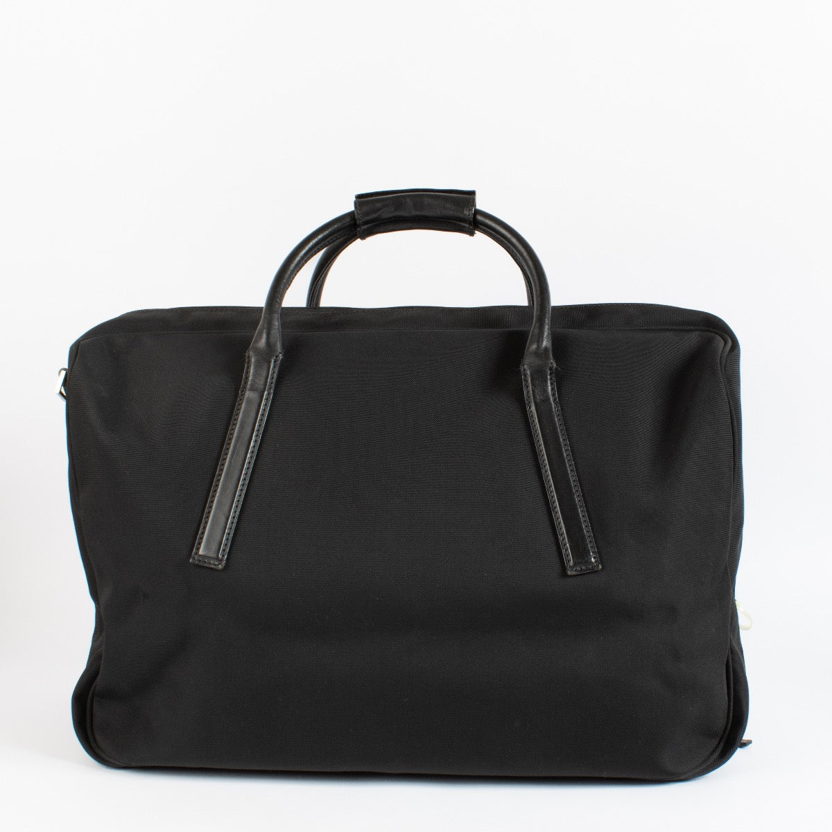 Shop safe online at Labellov in Antwerp, Brussels and Knokke this 100% authentic second hand Gucci Black Travel Bag