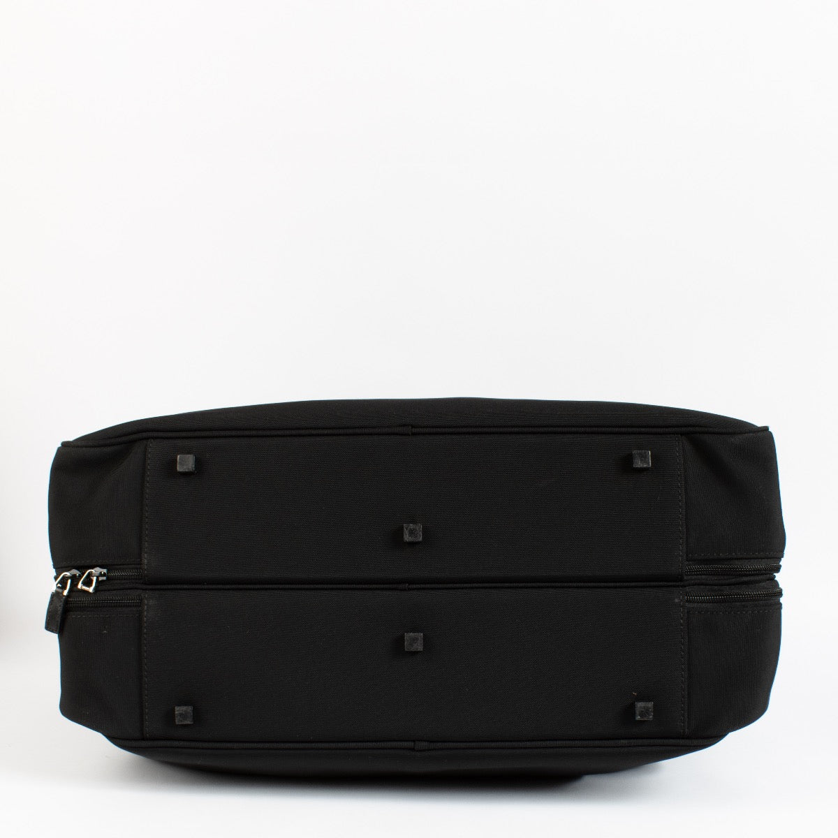 Shop safe online at Labellov in Antwerp, Brussels and Knokke this 100% authentic second hand Gucci Black Travel Bag
